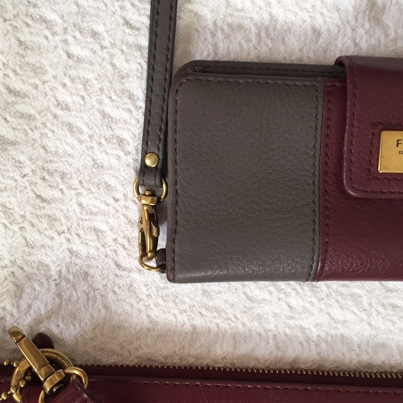 Host Pick Fossil Crossbody & Wallet - Picture 8 of 8